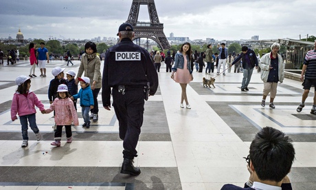 Cảnh sát Pháp đang tuần tra ở Paris