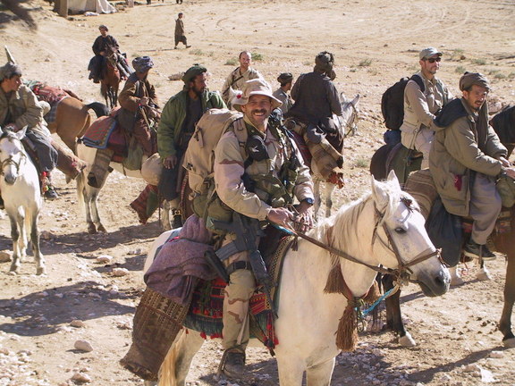 Lính mũ nồi xanh Mỹ dùng ngựa như phương tiện di chuyển tại Afghanistan