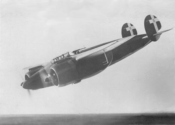 Theo thiết kế, Breda Ba.88 có thể mang theo tối đa 1 tấn bom
