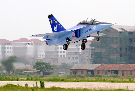 Máy bay huấn luyện L-15. Ảnh: Xinhua