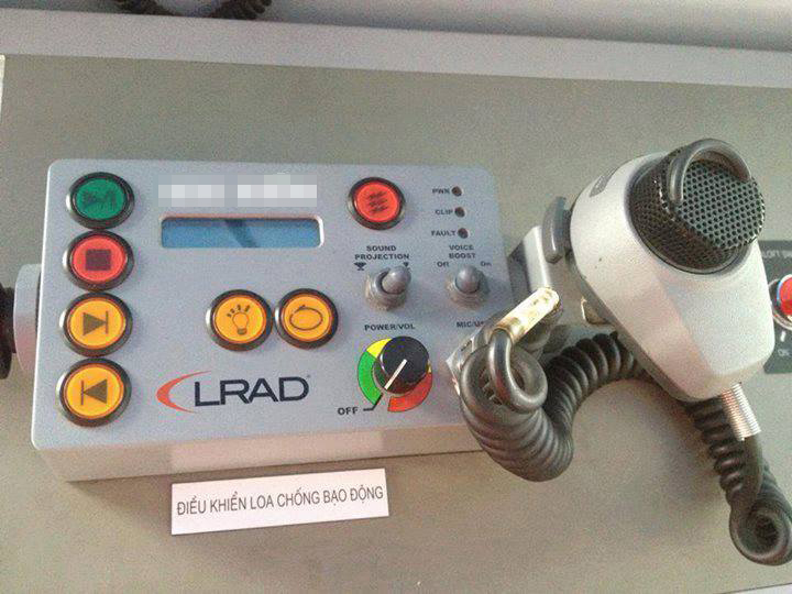 Thiết bị điều khiển của LRAD trên tàu CSB 8001 (Ảnh: FB GDQP)