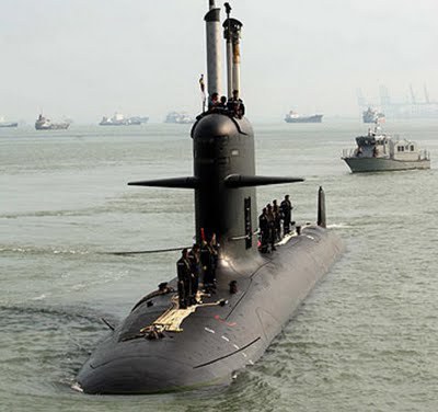 Tàu ngầm lớp Perdana Menteri của Hải quân Malaysia có lượng giãn nước đầy tải 1.711t, tàu có tốc độ tối đa khi lặn là 20,5 hải lý/giờ. Trên tàu có 6 ống phóng ngư lôi cỡ 533mm có thể phóng được tên lửa chống hạm SM-39 Exocet.