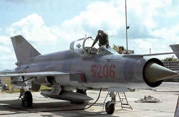Trong kháng chiến chống Mỹ, không quân Việt Nam đã dùng MiG-21 bắn hạ hàng trăm máy bay địch, trong đó có pháo đài bay B-52