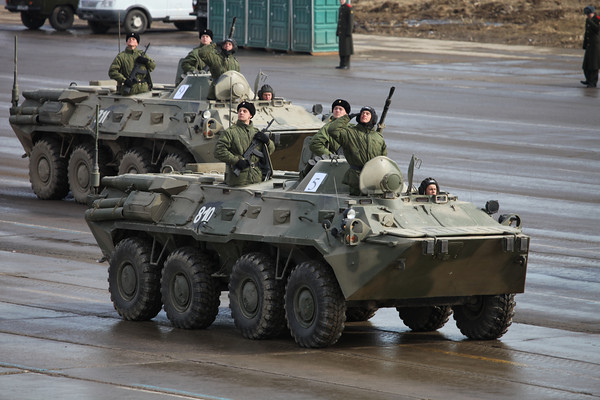 Xe bọc thép chở quân BTR-80.