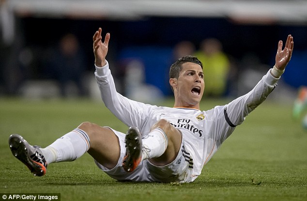 Cris Ronaldo tuyên bố Real đã phải chống lại 12 cầu thủ đối phương