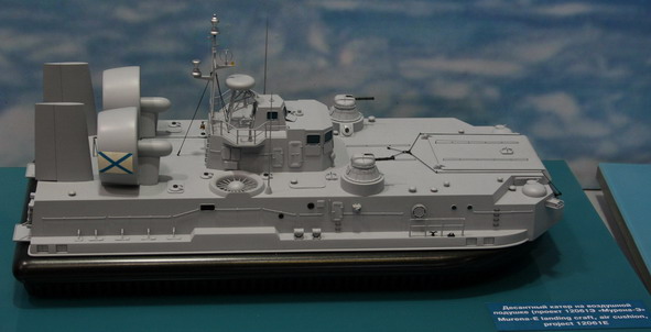 Mô hình tàu đổ bộ đệm khí Murena-E.