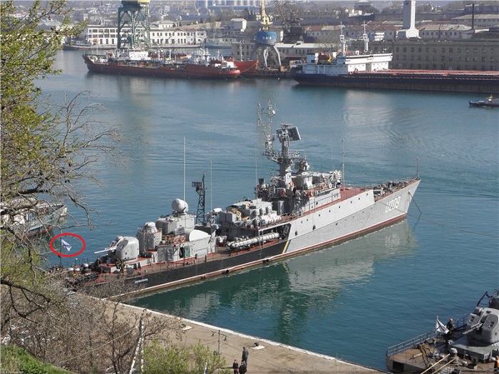 Tàu hộ vệ săn ngầm Ternopil, đây là con tàu bị các lực lượng thân Nga chiếm giữ và nay nó đã treo cờ của hải quân Nga.