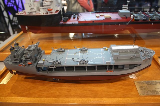 Nhà máy đóng tàu General Dynamics NASSCO giới thiệu tại triển lãm mẫu tàu căn cứ nổi chuyển tiếp (Afloat Forward Staging Base).