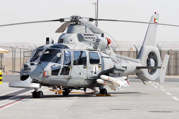 Trực thăng AS565SB của hải quân UAE mang 4 tên lửa chống hạm AS 15 TT.