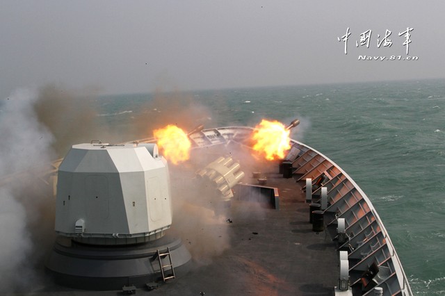 Tàu chiến của Hạm đội Đông Hải khai hỏa trong đợt tập trận bắn đạn thật hồi tháng 1/2014