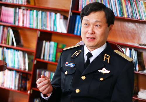 Phó Tư lệnh hải quân Việt Nam - Chuẩn Đô đốc Nguyễn Văn Ninh (Ảnh: Tuổi trẻ)