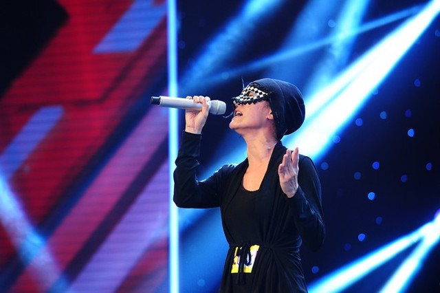 Anh Thúy trên sân khấu X - Factor.