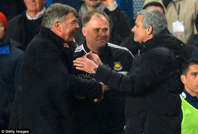 Allardyce và Mourinho sau tiếng còi mãn cuộc