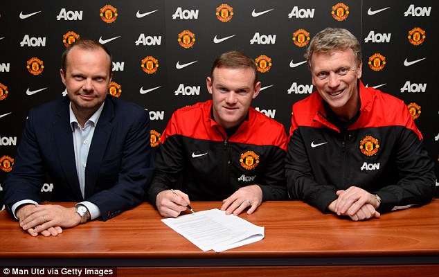 Rooney vui vẻ ký hợp đồng