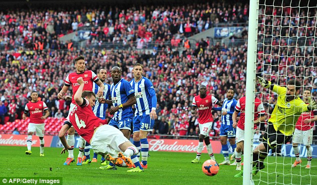 Mertesacker đã cứu Arsenal