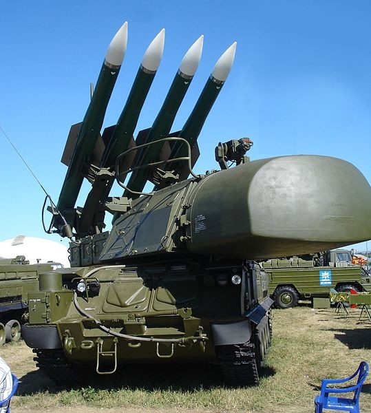 Xe phóng tự hành của tổ hợp tên lửa Buk-M1-2 chỉ mang được 4 đạn tên lửa.