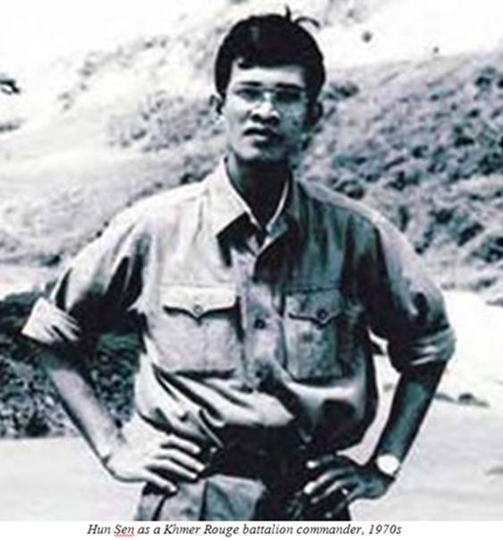  	Hun Sen những năm 1970, khi còn là tiểu đoàn trưởng Khmer Đỏ.