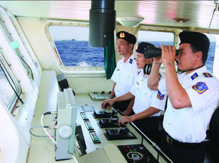 Huấn luyện thực hành quan sát mục tiêu trên biển