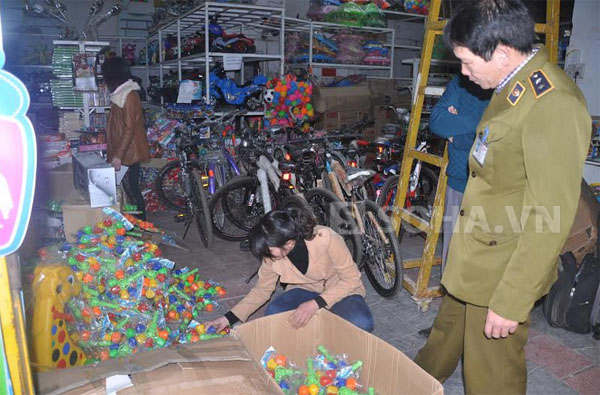 Hàng trăm sản phẩm đồ chơi trẻ em có xuất xứ Trung Quốc.