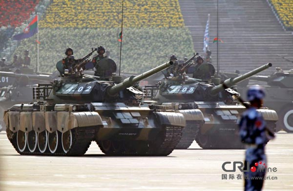 Nỗi bật trong lễ diễu hành lần này là xe tăng chiến đấu chủ lực Type-59D do Trung Quốc sản xuất.
