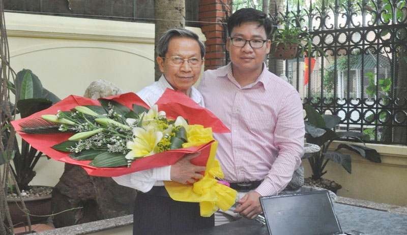 Thiếu tướng Lê Văn Cương trước buổi Giao lưu trực tuyến với độc giả báo điện tử Trí Thức Trẻ.