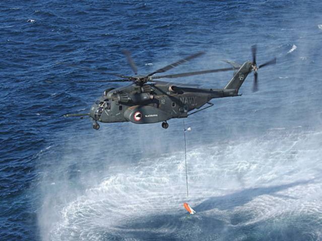 Trực thăng CH-53E trang bị hệ thống kiểm soát bay tự động Hamilton Sundstrand (AFCS) hiện đại với 2 máy tính số, hệ thống khảo sát độ cao và phía trước (Attitude and Heading Reference System), hệ thống định vị toàn cầu Rockwell Collins GPS 3A.