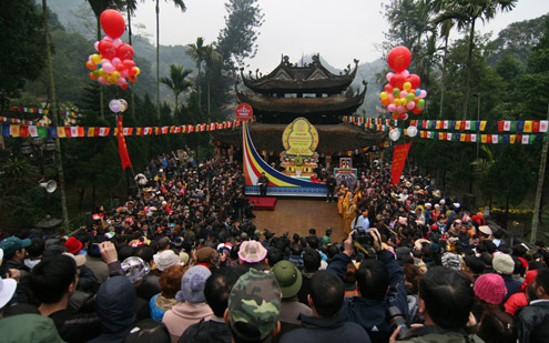 Lễ hội chùa Hương năm nào cũng rất đông du khách
