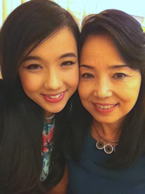 Mie Nguyễn được nhận xét có nụ cười và khóe miệng giống mẹ.