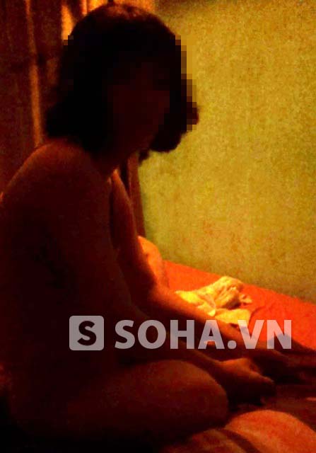 Nữ nhân viên massage VIP này hỏi lại chúng tôi sau lời đề nghị đến Z: “Ở đây em không mang bao cao su, anh có ở đấy không thì mới làm được”.