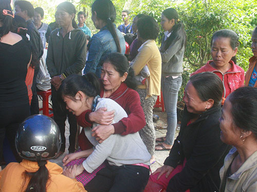 Người thân và xóm làng đau xót trước sự ra đi của 3 mẹ con cô giáo mầm non.