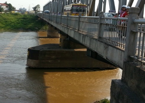 Cầu Đuống - nơi bị cáo Đức ném vợ xuống sông Đuống cách đây hơn nửa năm trước (Ảnh: Việt Dũng/VnExpress)