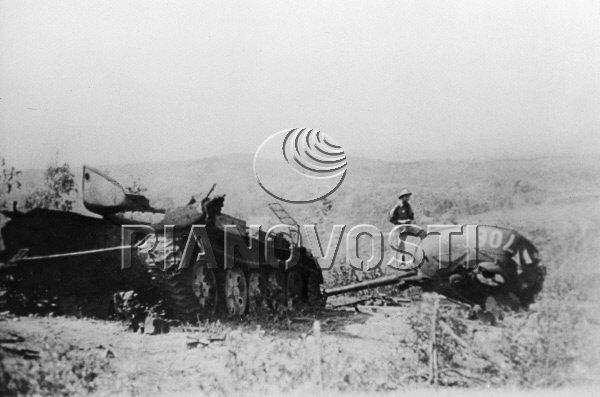 Xe tăng Trung Quốc bị bộ đội Việt Nam bắn hạ.