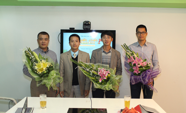 Từ trái sang phải, ông Nguyễn Lâm Thanh, nhà báo Bùi Ngọc Hải, ông Trần Hoàng Minh, ông Bùi Quang Minh.