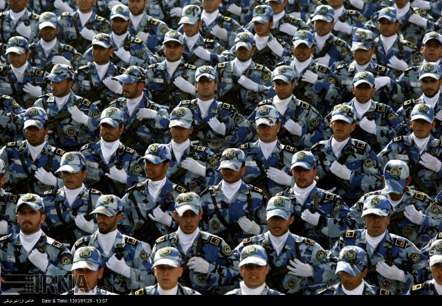 Quân đội Iran duyệt binh phô trương sức mạnh