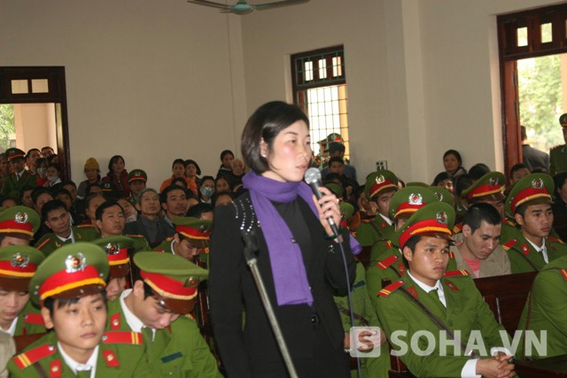 Chị Nguyễn Thị Huyền tại phiên tòa