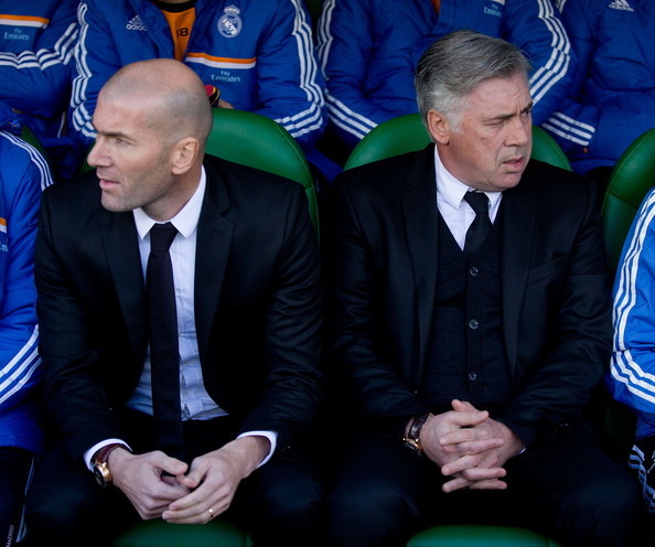 Zidane (trái)