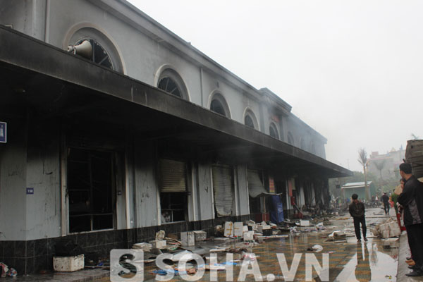 Chợ Phố Hiến sau vụ cháy vào đêm 19/3.