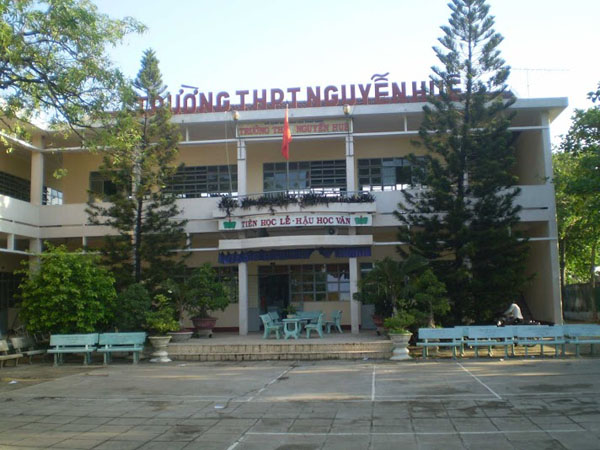 Trường THPT Nguyễn Huệ (Bình Định) nơi xảy ra sự việc.