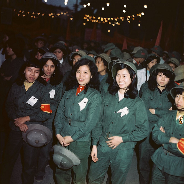 Những cô gái đôi mươi, duyên dáng và kiên cường, sẵn sàng bảo vệ Tổ quốc