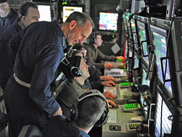 Cận cảnh buồng chỉ huy trung tâm cực kỳ hiện đại của tàu ngầm tấn công hạt nhân lớp Virginia.