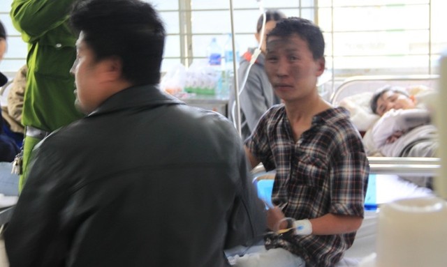 Phú được cơ quan chức năng kiểm soát khi điều trị vết bỏng ở bệnh viện.