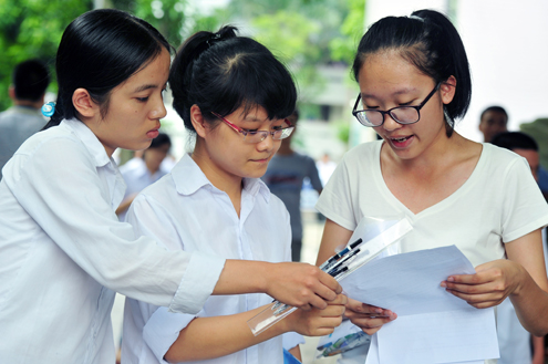 Việc thay đổi phương án tuyển sinh có tác động lớn tới các em trước mỗi đợt thi vào đại học.