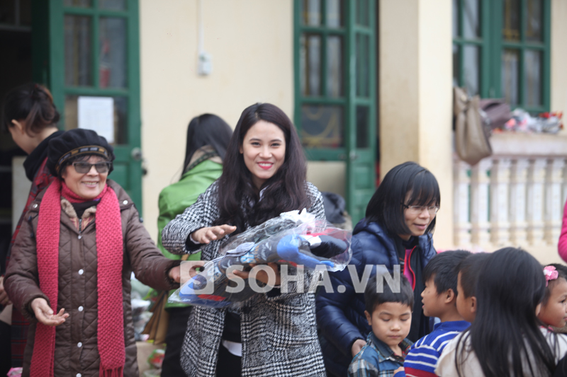 Hoa Hậu Biển rạng rỡ vì đã làm được việc có ích.