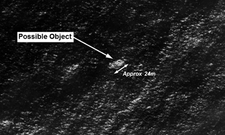 Ảnh vệ tinh của vật thể 2, dài gần 24m. nghi là liên quan tới chiếc máy bay mất tích. 