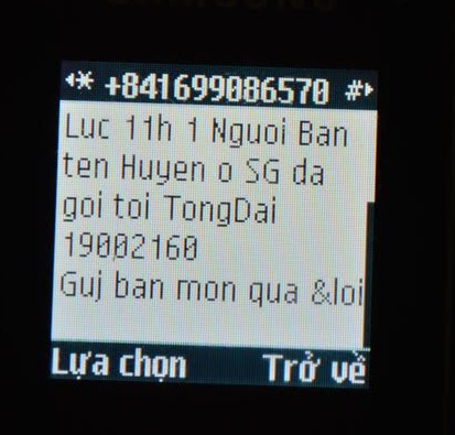 Các loại tin nhắn rác với đủ mọi nội dung như mời gọi nhận kết quả lô đề, cờ bạc, tán tỉnh, hẹn hò,... liên tục dội bom người sử dụng (Ảnh: Xuân Long)