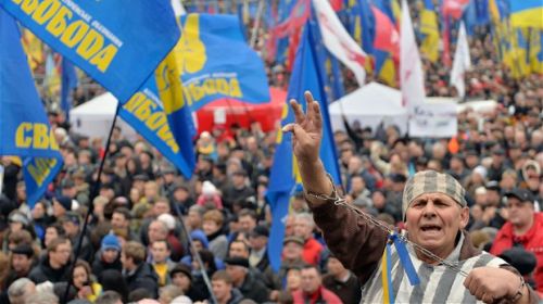 Người dân Ukraine tại Kiev biểu tình phản đối Tổng thống Yanukovych.