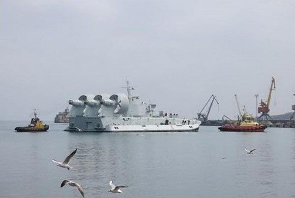 Trung Quốc đã vội vàng đưa tàu đổ bộ đệm khí Bison về nước khi biến cố chính trị tại Ukraine bùng phát.