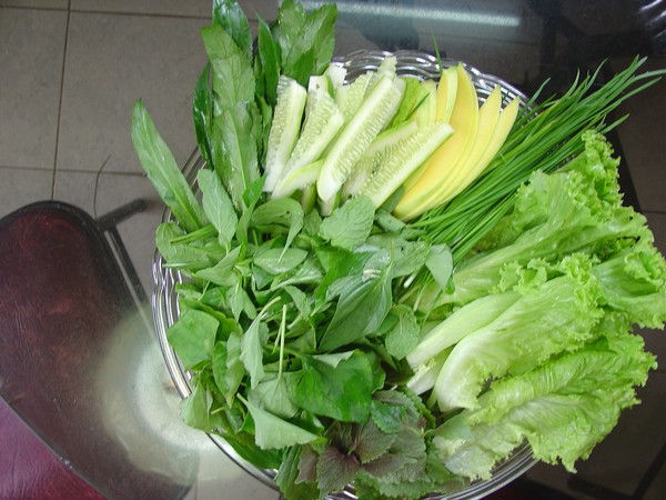 Những nguy hiểm rình rập trong món rau sống