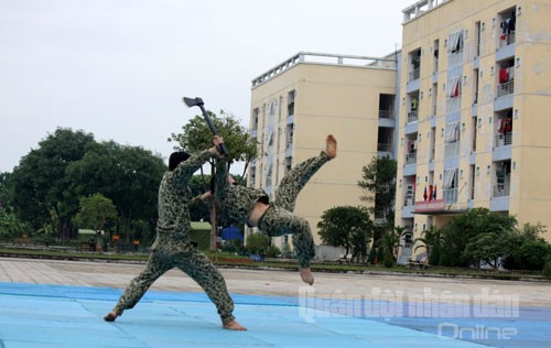 36 đường v&otilde; hiểm của Việt Nam m&agrave; MMA cũng phải c&uacute;i đầu - Ảnh 5.