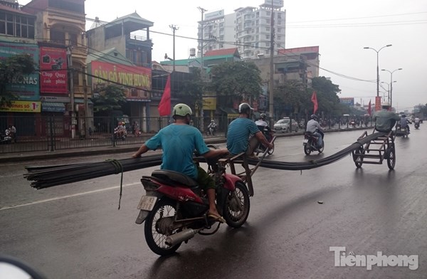 Những hiểm nguy rình rập trẻ nhỏ trên đường phố Việt Nam - Ảnh 5.